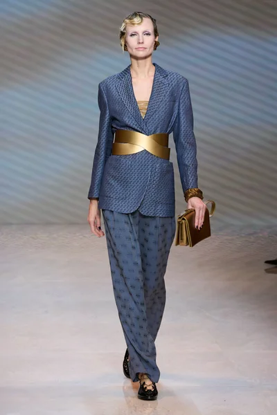 Look 10